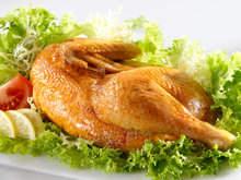 Κοτόπουλο στον φούρνο με ελιές, σταφίδες και βερίκοκα