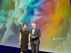 Η ΠΙΝΔΟΣ στο επίκεντρο της επιχειρηματικής αριστείας Βραβείο Επιχειρηματικής Ανθεκτικότητας στον Ανδρέα Δημητρίου