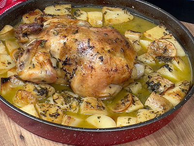Κοτόπουλο στο φούρνο με πατάτες 